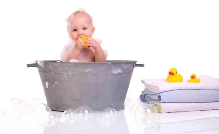 Leesbaarheid Net zo over het algemeen Beste babybadje en bad accessoires voor de baby die je móet hebben!