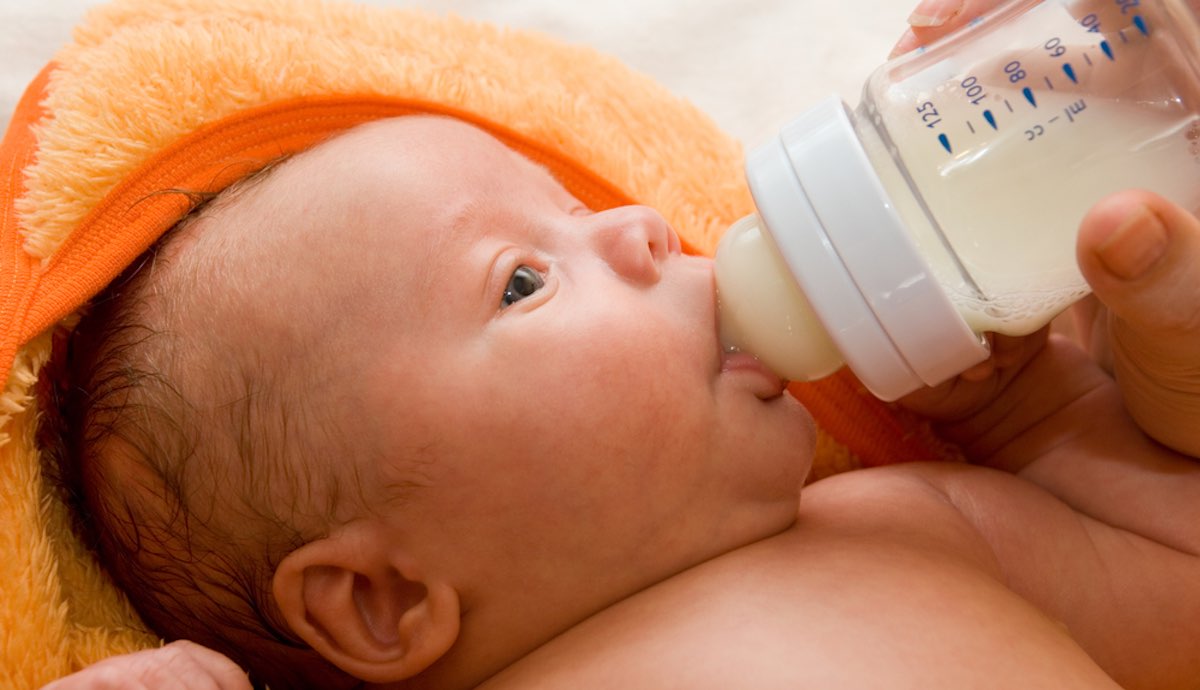 begroting Werkwijze Industrialiseren 12 Tips bij flesvoeding geven aan een baby! • Wat je moet weten!